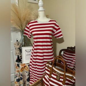 Old Navy 🎁 Stripped Dress 🎁